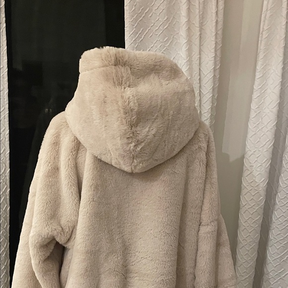 Truth by Republic Faux Sherpa Large EUC Amazing Cozy Cream Fuzzy Hoodie - Picture 10 of 16